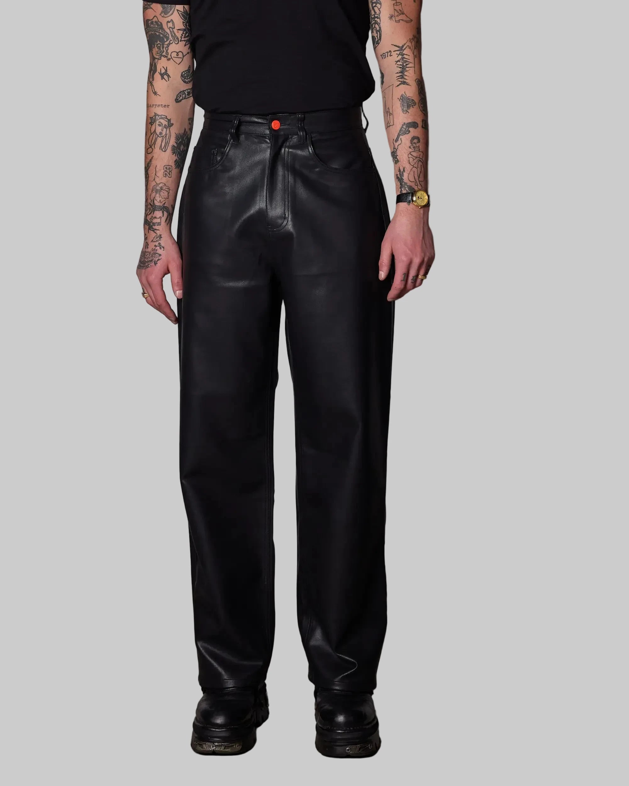 Super Loose Jeans – Black Fake Leather | BeWider