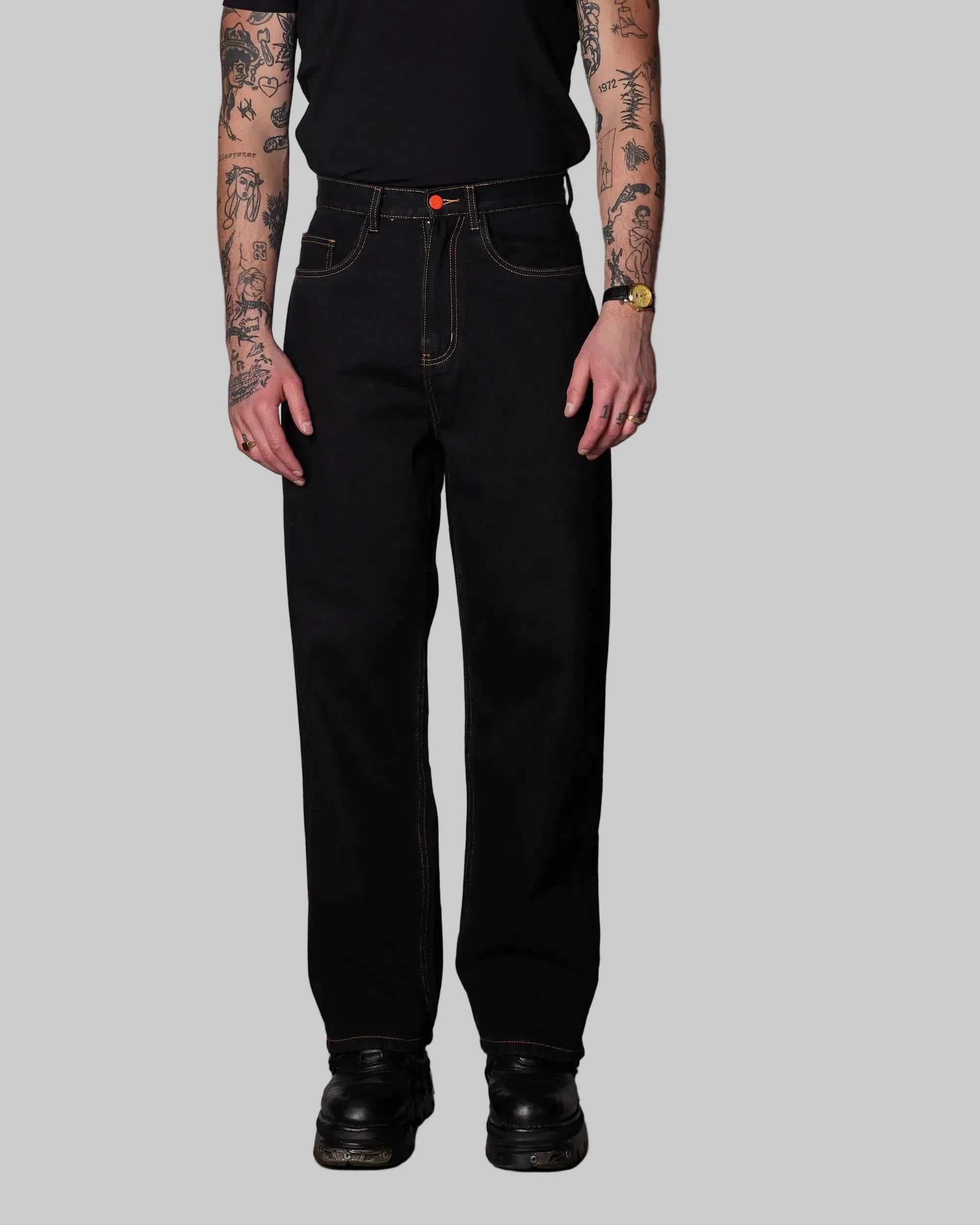 SUPER LOOSE - BLACK WITH TOBACCO STICHING