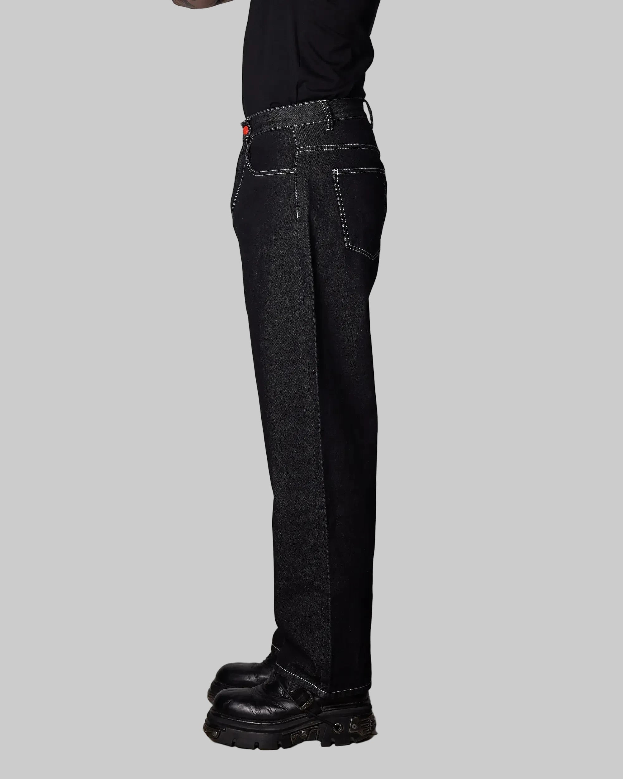 SUPER LOOSE - BLACK WASHED DENIM/WHITE STICHING