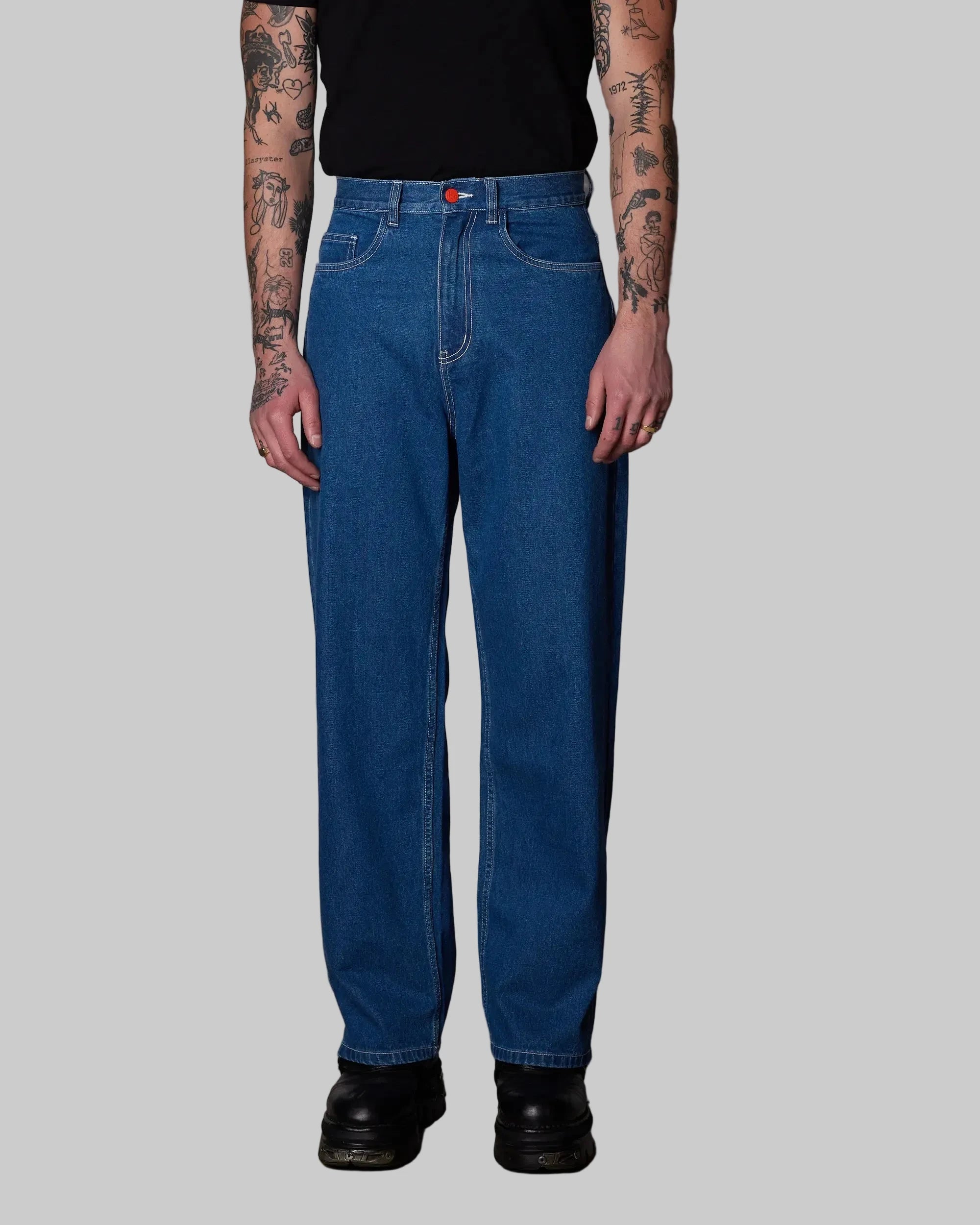 SUPER LOOSE - BLUE DENIM WITH WHITE STICHING