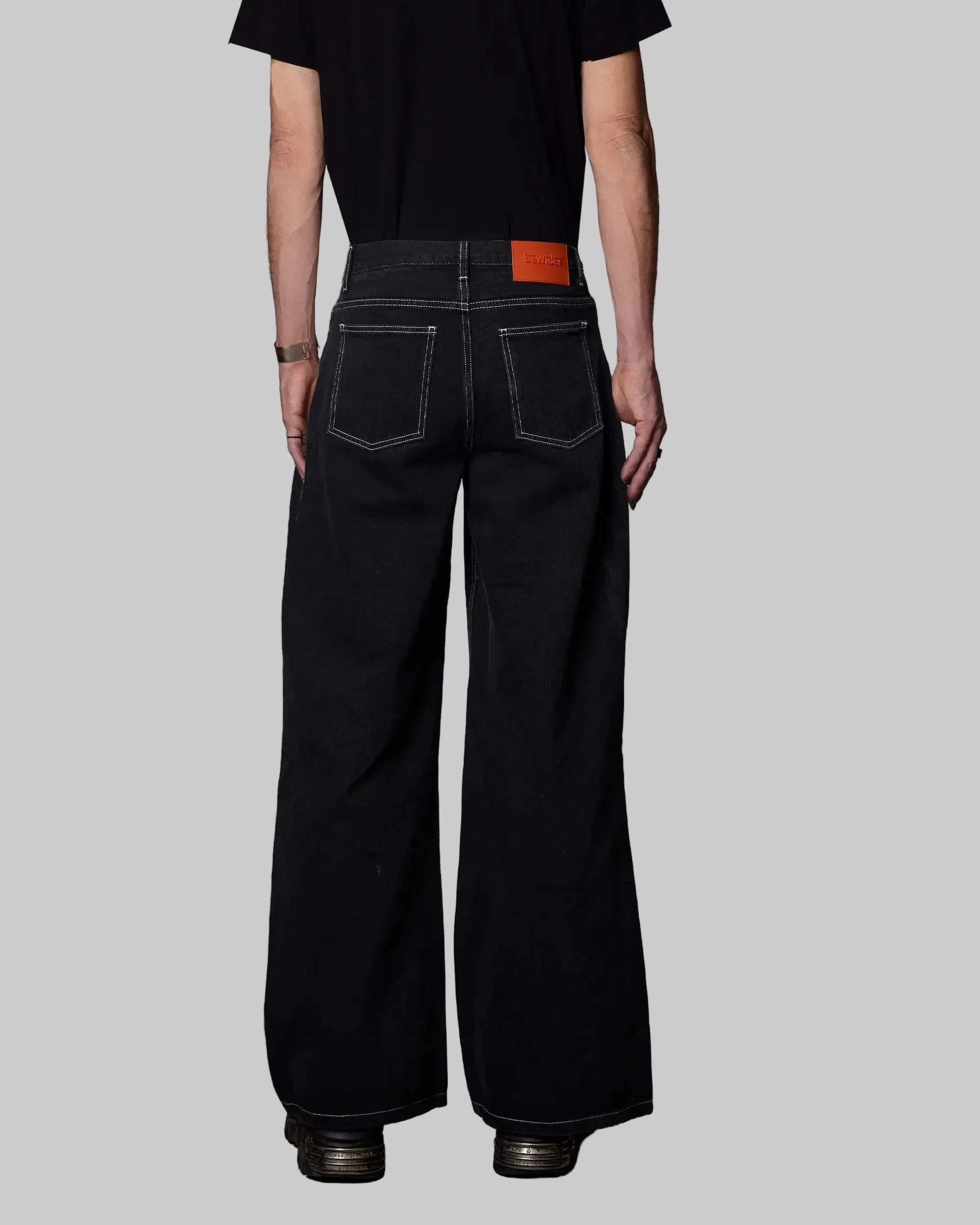 GIANT - BLACK WITH GREY OVAL