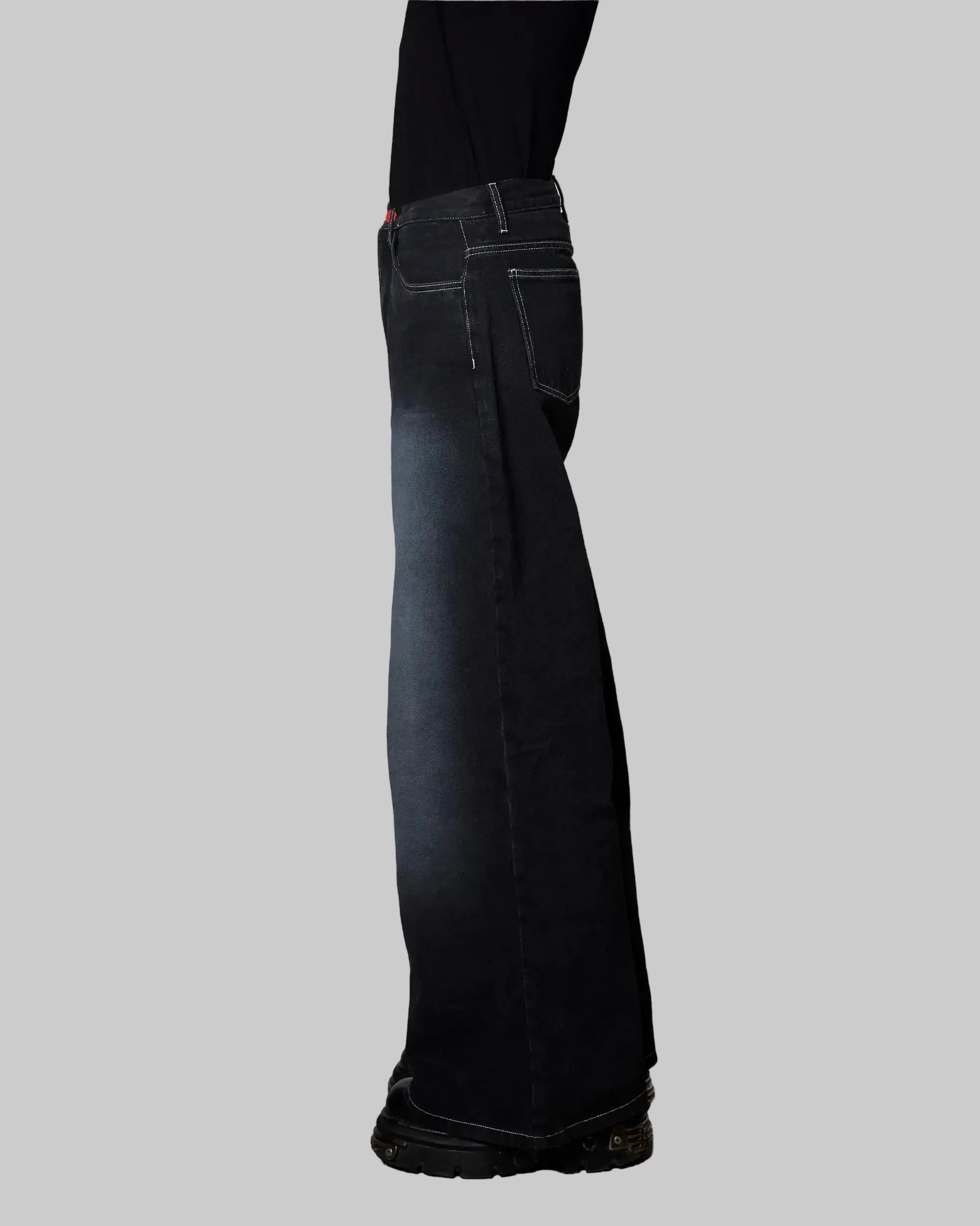 GIANT - BLACK WITH GREY OVAL