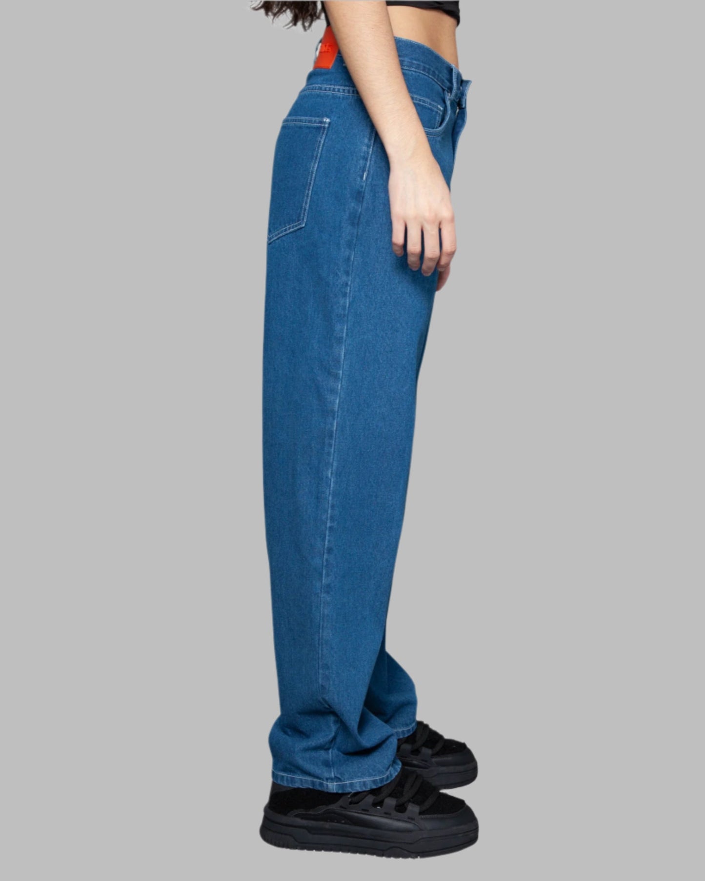 SUPER LOOSE BLUE DENIM WITH WHITE STICHING