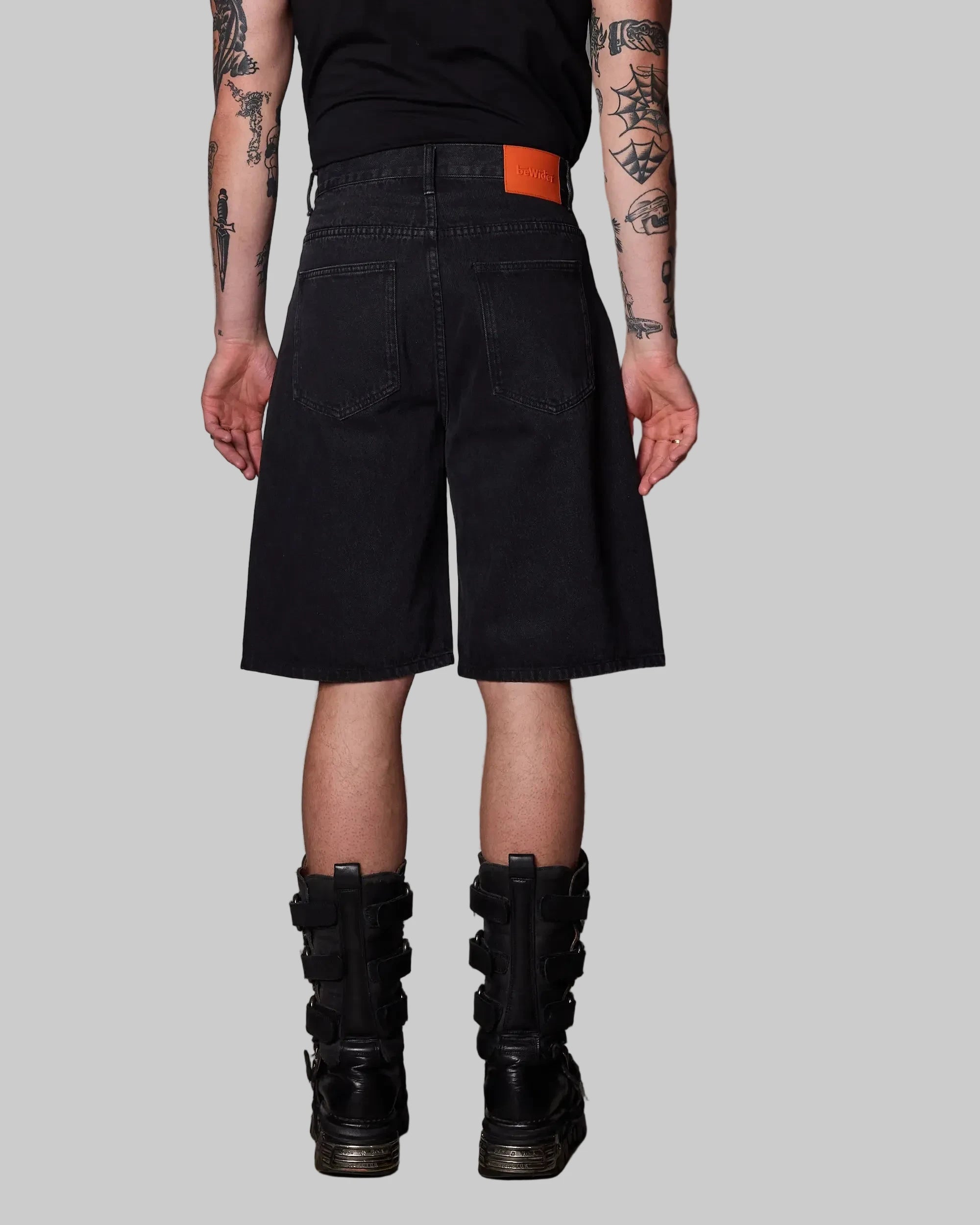 SUPER LOOSE SHORTS - BLACK